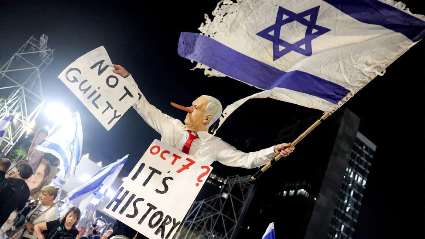 A protester wearing a Netanyahu mask poses during an anti-government demonstration demanding an inquiry into the 2023 Hamas attacks in Tel Aviv, 24 October 2026 (Jack Guez/AFP)